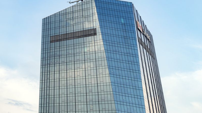 农村自建房门选材：实木门与复合门的差异解析